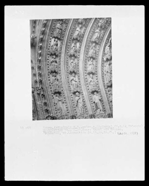 Südliches Querhausportal / Portail de la Calende — Archivolten mit Figuren von Heiligen und Propheten