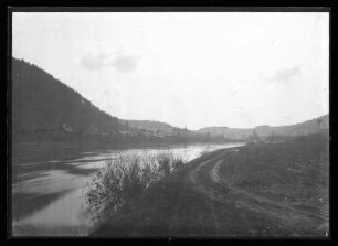 Blick vom Kreuzwertheimer Ufer (nach der alten Mainbrücke) mainabwärts