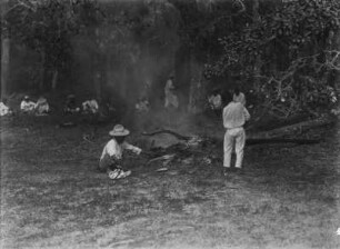 Zapoteken am Feuer : Personen der Zapoteken an einer Feuerstelle in der Nähe von Mitla.