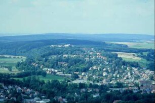 Blick vom Paulinenturm Richtung SW, auf dem Bergrücken die Anlage der Herzklinik