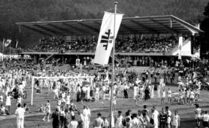 Freiburg: Turner im Möslestadion; mit Tribüne