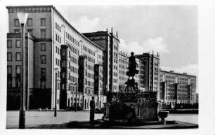 Messestadt Leipzig: Neubauten am Rossplatz mit Mägdebrunnen