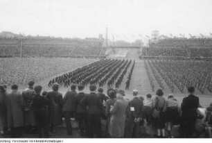 Berlin, Chausseestraße 96, Walter-Ulbricht-Stadion. 1. Deutschlandtreffen der Jugend. Massensportveranstaltung, Pfingsten, 29. Mai 1950