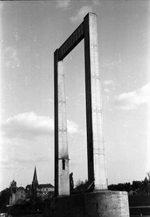 Köln: Pylon der Autobahnbrücke bei Köln