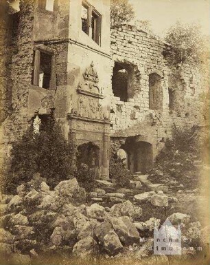 Studien vom Heidelberger Schloss und anderen Ruinen: Renaissance-Pförtchen auf der Madenburg