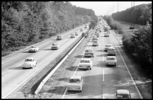 Bruchsal: Autobahn Heidelberg - Karlsruhe, mit starkem Verkehr