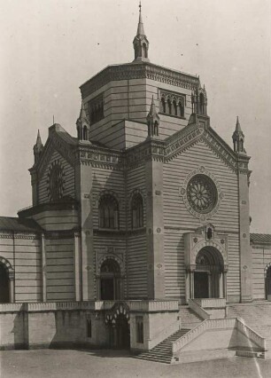 Mailand. Italien. Cimitero Monumentale (Zentralfriedhof) Der Famedio (Ruhmestempel-Ehrenhalle).