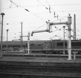 Riesa. Bahnhof. Zwei Wasserkräne am Ostende der Bahnsteige