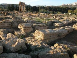 Ausgrabungen griechischer Bauten im Tal der Temepl in Agrigent