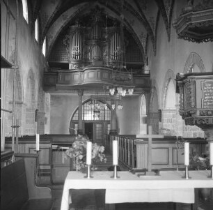 Strausberg, Predigerstraße 2. Marienkirche (um 1250, 1341/1342 Renovierung, ab 1448 Umbau). Blick vom Altar zur Orgel