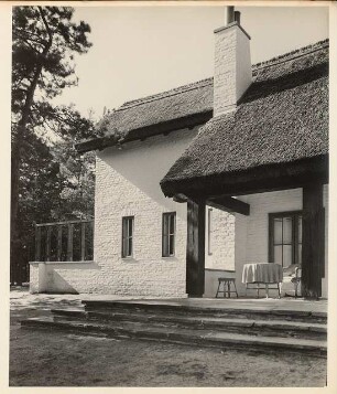 Haus, Bad Saarow: Gartenseite, Eingangsflügel und westliche Ecke der Terrasse