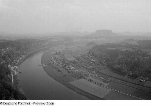 Blick von der Bastei auf Rathen und die Elbe