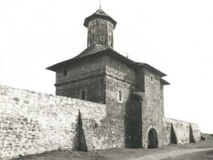 Suceava, Rumänien. Kloster Zamca der armenischen Kolonie (1551, 1601). Kapitelhaus und Befestigungsmauer