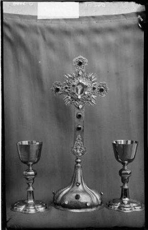 Waghäusel Wallfahrtskirche - ehemalige Klosterkirche Sankt Maria Zwei Becher und einen Kruzifix