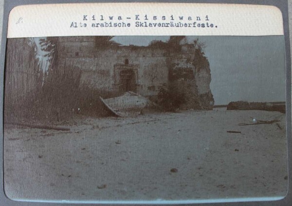 Kilwa-Kissiwani. Ancienne forteresse arabe des voleurs d'esclaves.