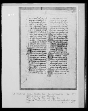 Blatt aus einem Missale, Textseite mit Fleuronnée-Initialen