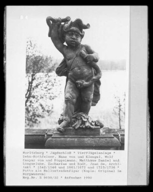 Putto mit Schlangen
