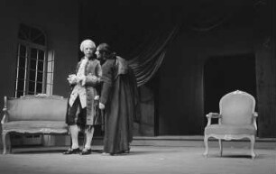 Szenenbilder aus dem Trauerspiel "Emilia Galotti" von Gotthold Ephraim Lessing am Deutschen Theater Berlin : Szene mit Werner Hinz als Marinelli (links)