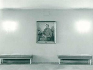 Schiller Theater Innenraum mit Bildnis Albert Bassermann von Eugen Spiro Nahaufnahme