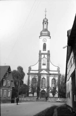 Meißenheim: Außenansicht (frontal) der Kirche; nach der Restaurierung