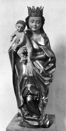 Madonna : Madonna. Holz, geschnitzt, gefasst (polychrom) (um 1510). Sankt Peter am Kammersberg, Pfarrkirche