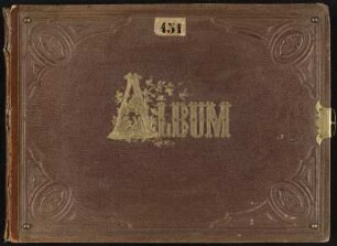 Album mit 32 Fotografien von August Kotzsch : Album mit Ledereinband, Metallschließe, Metallknöpfe in allen vier Ecken, bezeichnet goldgeprägt Mitte: ALBUM, bezeichnet typografisch auf Papieretikett oben Mitte: 451, auf 32 Seiten aus Karton mit Goldschnitt 32 aufgeklebte Albuminpapierabzüge; Seiten: je 22,5 x 29,5 cm, Album: 23,3 x 32 x 3,4 cm (1880/1890). Dresden: SLUB/DF 2024.D.8