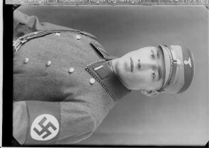Portrait eines Mannes in SA-Uniform (Sturmmann)