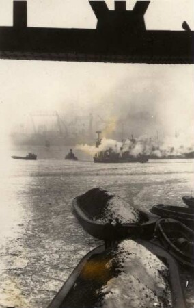 Lastkähne auf der Elbe, Hamburg