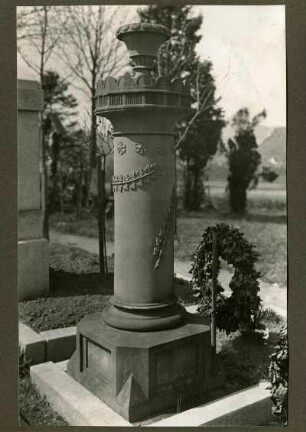 Friedhof, Grabsäule, 19. Jh.