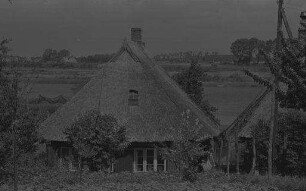 Gothmund: Fischerhäuser von oben mit Trave-Landschaft