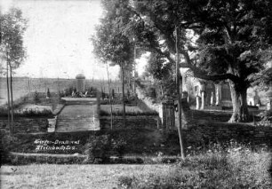 Kriegerdenkmal 1914-1918 in Steinbach : 1922 eingeweiht in der Nachbarschaft zu Kirche und Friedhof