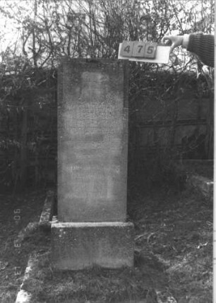 Grabstein 475 (Index: 99786483) Maße HxBxT: 142x47x16 cm: Grabstein 475