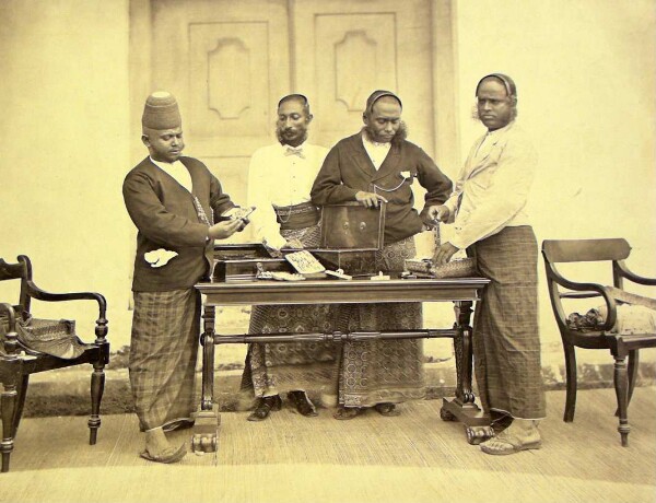 Sinhalese, merchants