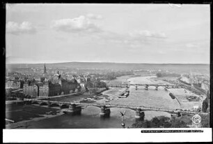 Dresden, Blick auf Carolabrücke und Albertbrücke