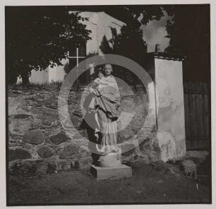 Marienfigur bei der katholischen Kirche Schweinitz