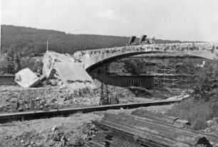 Sprengung der alten Sirnauer Brücke Oberesslingen/Neckar