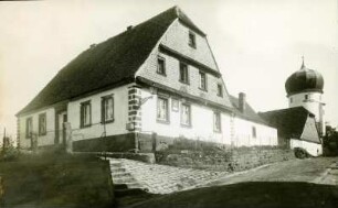 Straßenbild mit Kirche