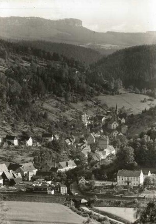 Krippen (Bad Schandau-Krippen). Ortsteilansicht. Blick nach Norden zum Kleinen Zschirnstein