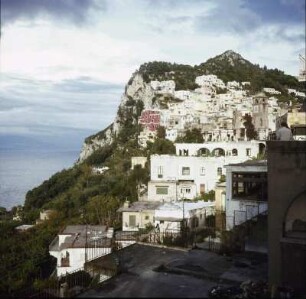 Capri. Blick zum Monte Tiberio (275 m)