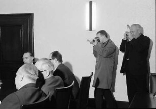 Freiburg: Regierungspräsidium; Unterzeichnung des Deutsch-schweizerischen Grenzvertrages, Knipser