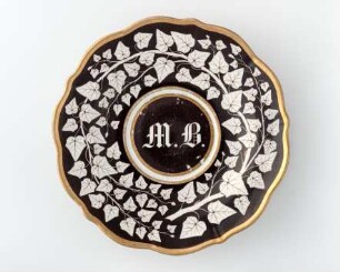 Untertasse mit Efeuranken
