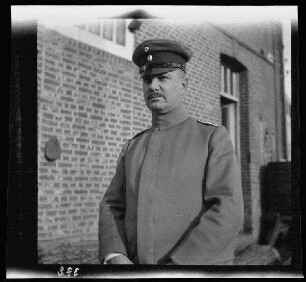 Fresnes-les-Montauban (Dep. Pas-de-Calais, Frankreich): Hauptmann Gaul (Brustbild)