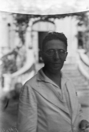 Mann im Anzug (Deutsche Ostasien-Expedition 1937/1939)