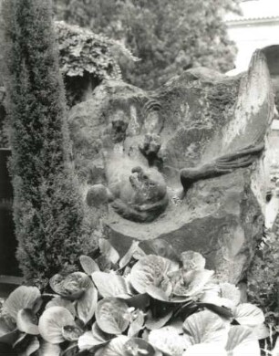 Grabmal für Frantisek Kukla : Grabmal für Frantisek Kukla. Sandstein (vor 1983; B. Benda). Prag-Královské Vinohrady, Olšaner Friedhof