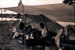 Worpswede: Picknick im Bootszelt