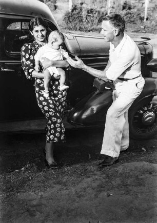 Familie mit Kind (Brasilienreise 1938)