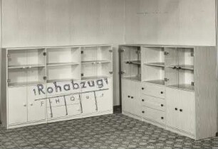 Wohnzimmermöbel. Zwei halbhohe Anbauschränke