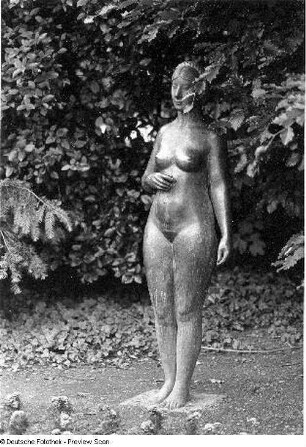 Frauenskulptur. Aufgenommen in Köln