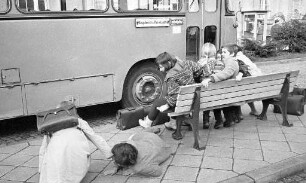 Balgerei der Kinder nach Schulschluss.