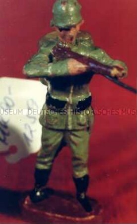 Infanterist, Gewehr im Anschlag